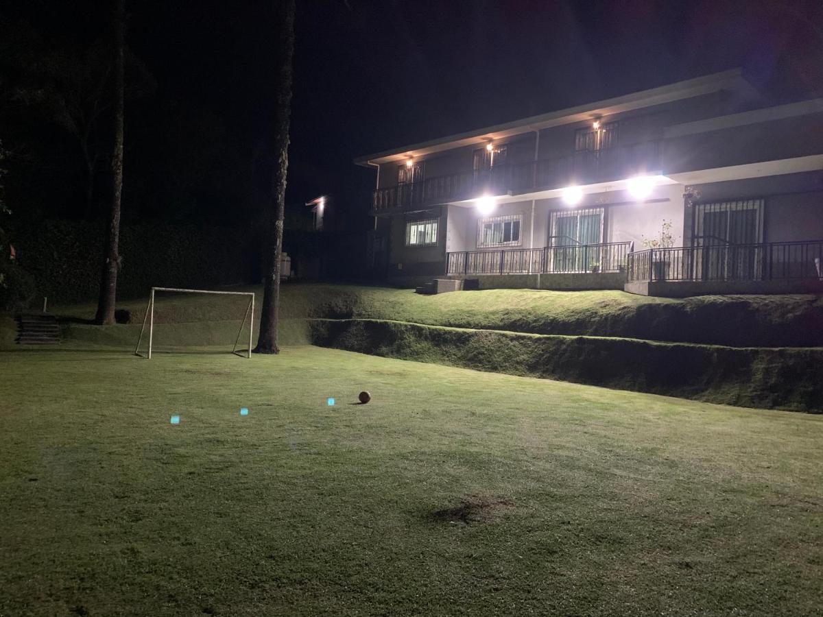 Excelente Casa, Bairro Nobre Em Campos Do Jordaoヴィラ エクステリア 写真
